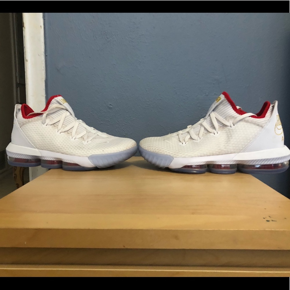 Nike lebron 16